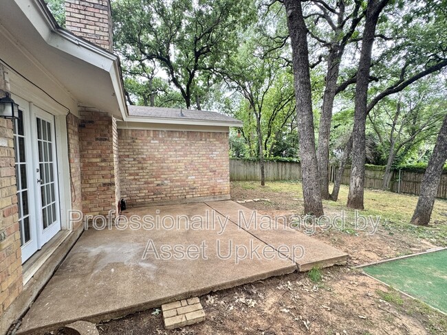 Building Photo - 2708 Hilldale Blvd