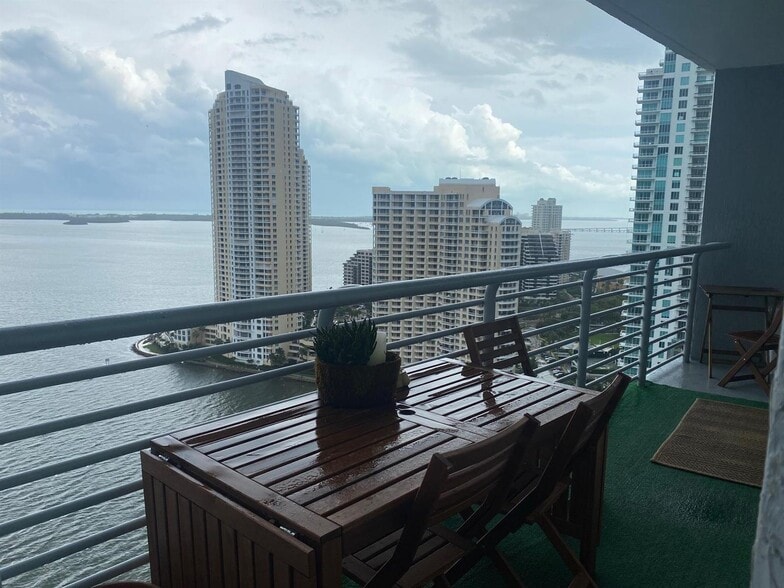 Building Photo - 325 S Biscayne Blvd