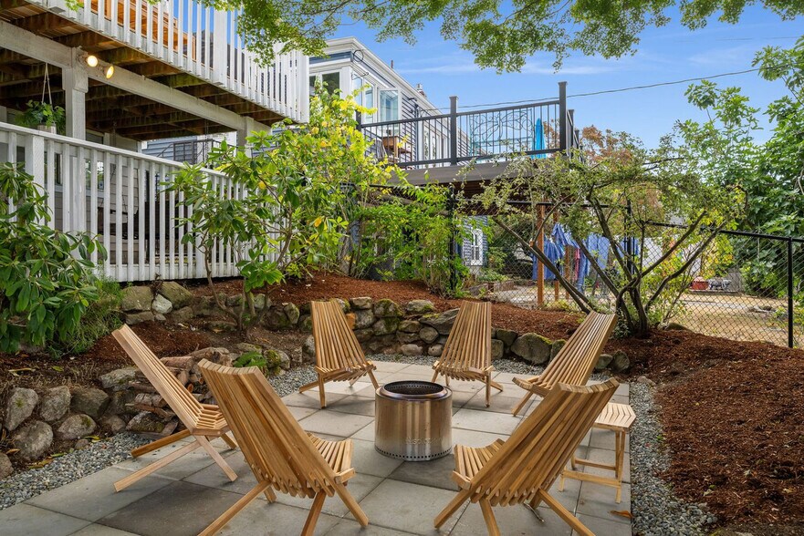 Building Photo - 4045 45th Ave SW