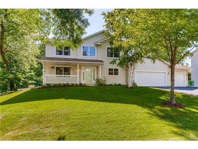 Building Photo - Single Family Home + Over 1/2 Acre Lot!! Welcome Home to Rockford MN!