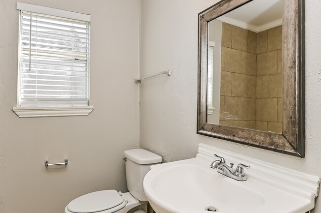 Building Photo - 7421 Plover Cir
