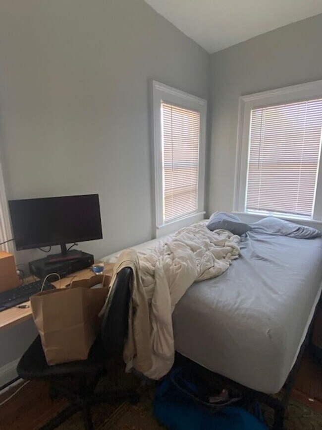 Building Photo - 148S