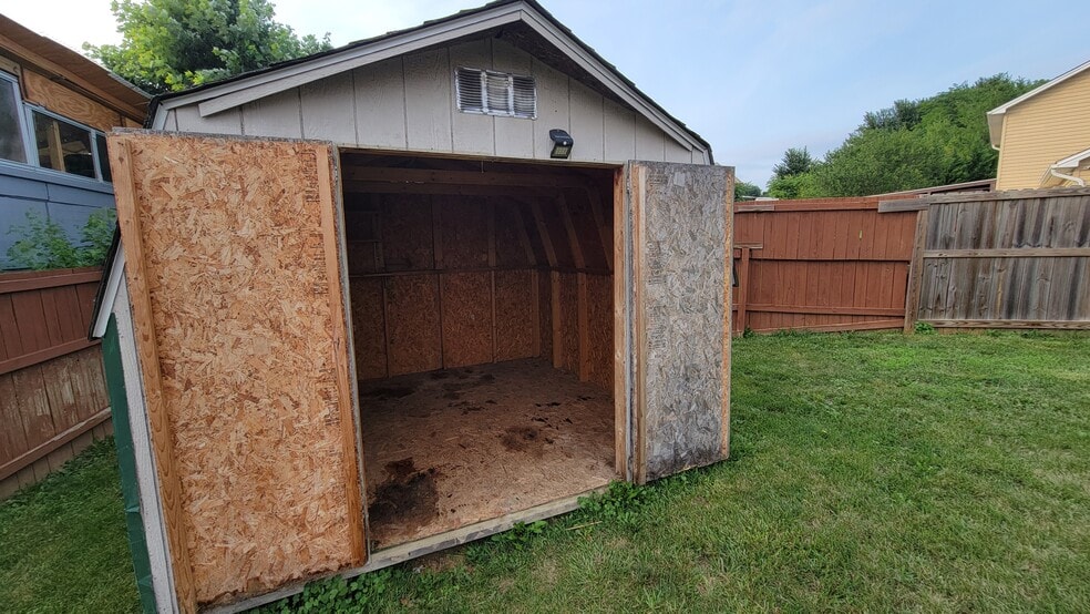 Building Photo - 131 Brookside Pl