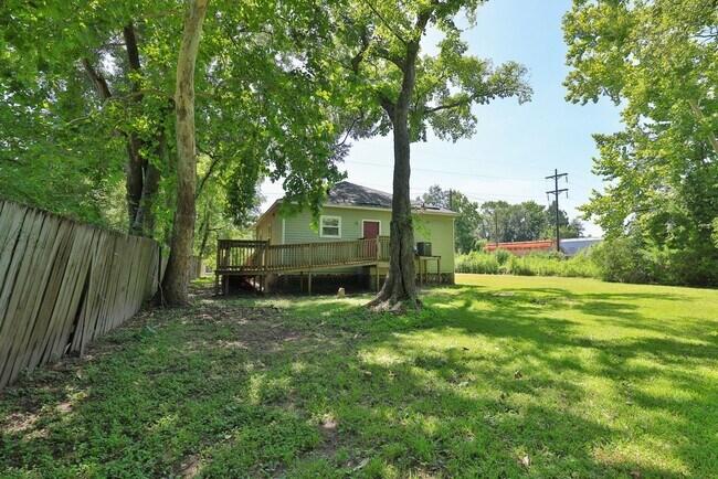 Building Photo - 204 S 13th St