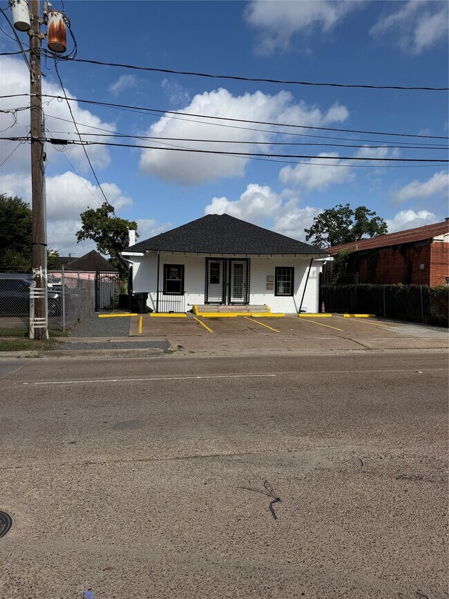 Building Photo - 304 Lockwood Dr