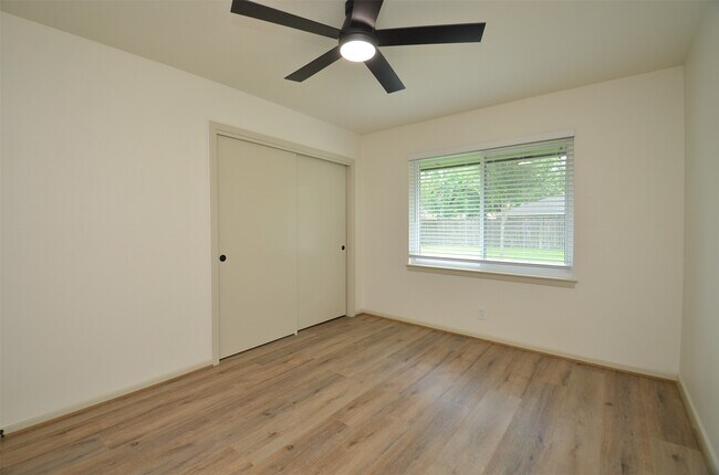 Building Photo - 9011 Theysen Dr