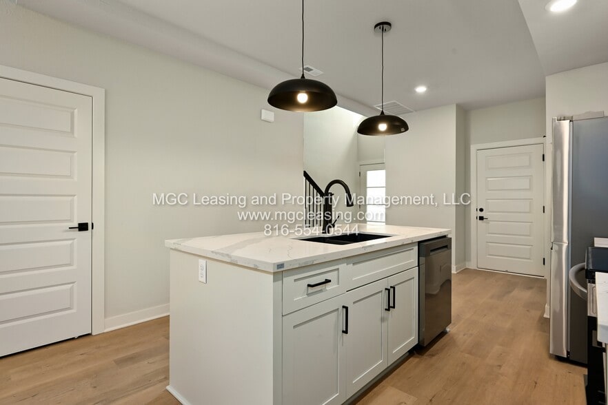 Building Photo - 232 Sumac Rd