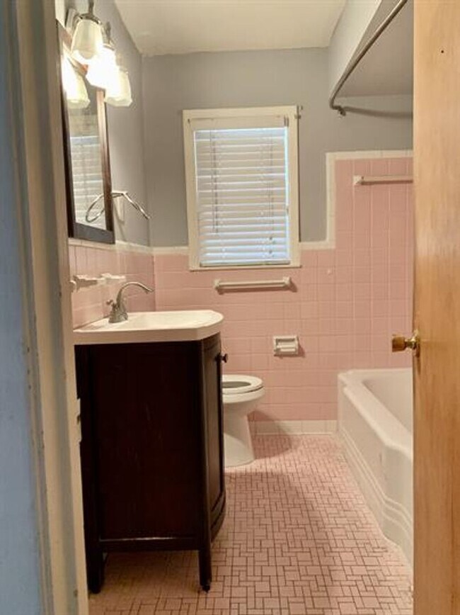 Building Photo - Spacious 4-Bedroom Home in Memphis-Perfect...