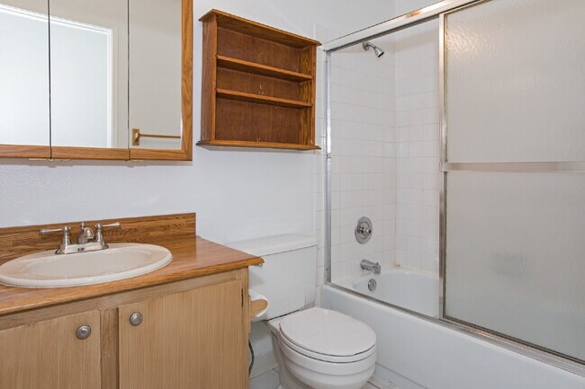 Building Photo - "Charming 2-Bed, 2-Bath Haven on Tripp Drive – Cozy Living in Reno!"
