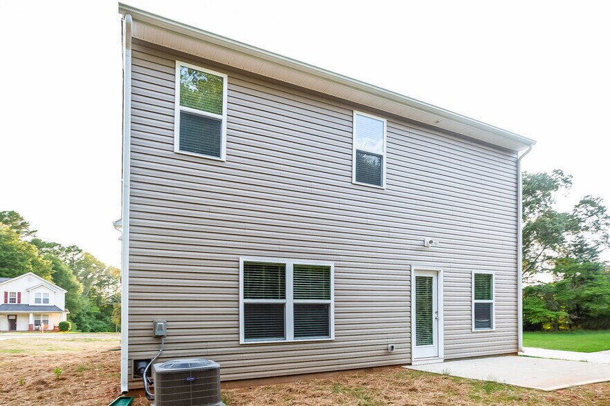 Building Photo - 3028 Hubbard Rd