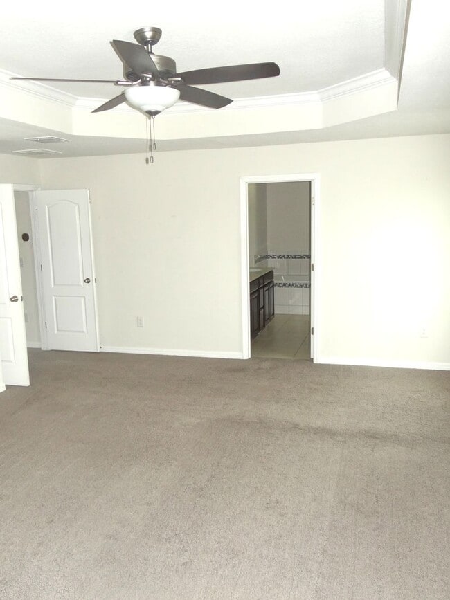 Building Photo - Spacious family home - 4 bedroom, 2.5 bath in Riverview