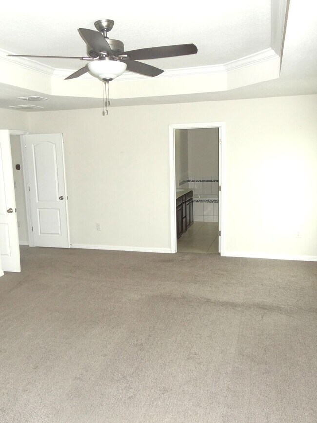 Building Photo - Spacious family home - 4 bedroom, 2.5 bath