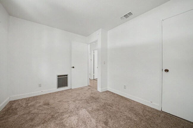 Building Photo - 16932 McKenzie Dr
