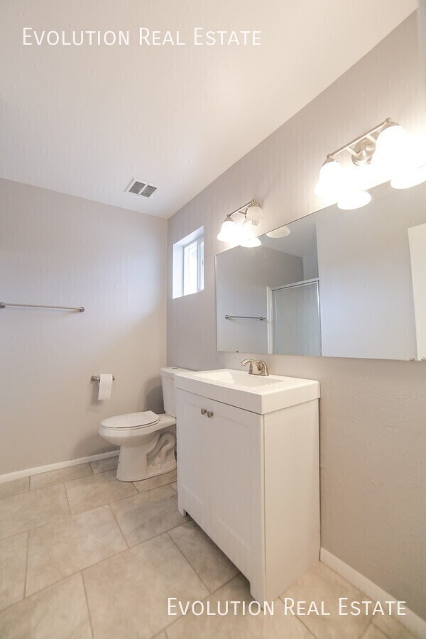 Building Photo - 2521 S Kachina Cir