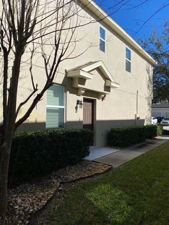 Building Photo - 3 BEDROOM. 2.5 BATHROOM TOWNHOME IN OVIEDO