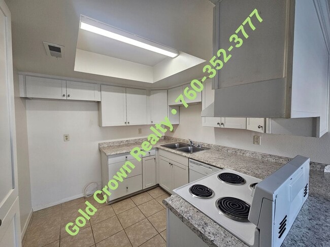 Building Photo - 2 bedroom Condo for Rent