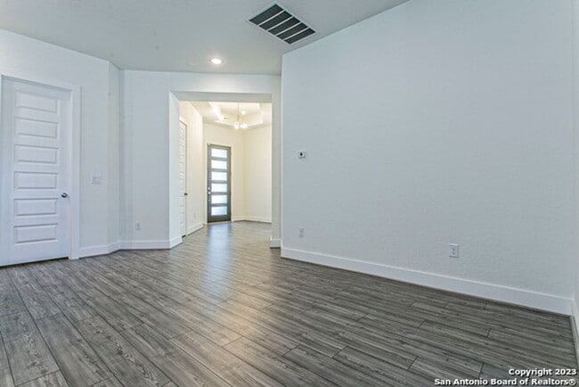 Building Photo - Stunning One-Story Living in Vintage Oaks – 3-Car Garage & Resort-Style Amenities