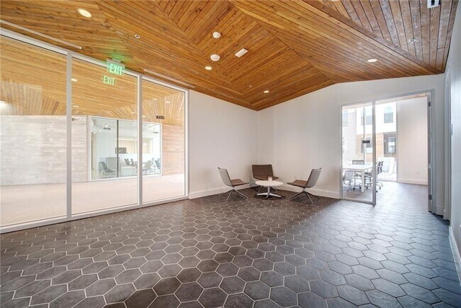 Building Photo - 900 S 1st St