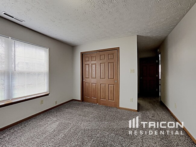 Building Photo - 1372 Evergreen Dr
