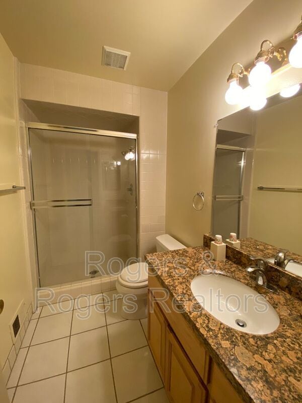 Building Photo - 1124 Song Ct