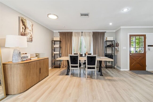 Building Photo - 2302 S Arrawana Ave