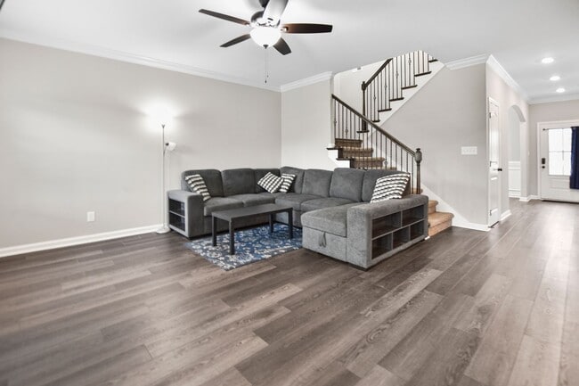 Building Photo - Pet Friendly Four Bedroom with Bonus!