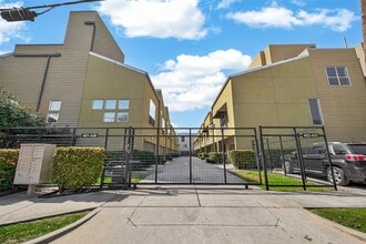 Building Photo - 405 Meadow St