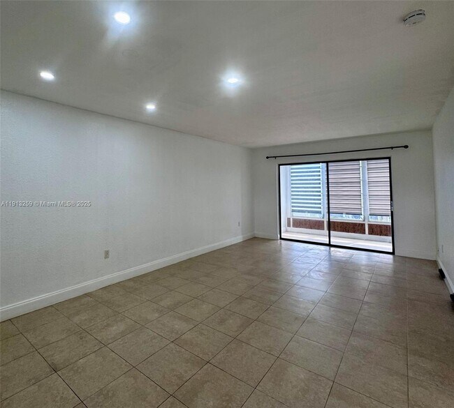 Building Photo - 7320 NW 85th Ct