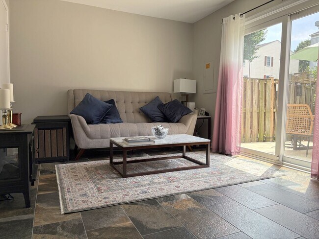 Building Photo - ***Bright and Beautifully Appointed 3BED/3BATH Townhome in Vienna for Rent ***