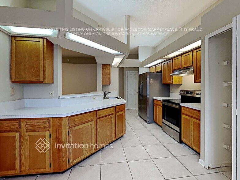 Building Photo - 1724 Chandelier Cir W