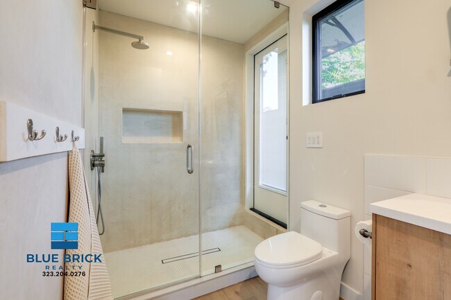 Building Photo - 14120 Archwood St