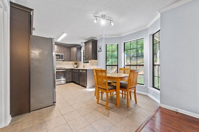 Building Photo - Lakewood rental!