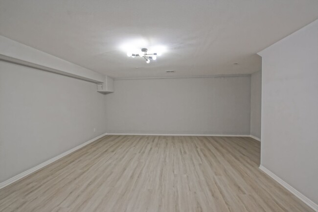 Building Photo - RECENTLY RENOVATED, BRIGHT & SPACIOUS, TRI...