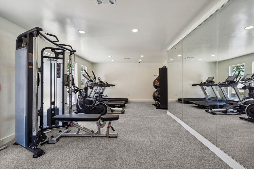 Building Photo - Tinker on Forty8