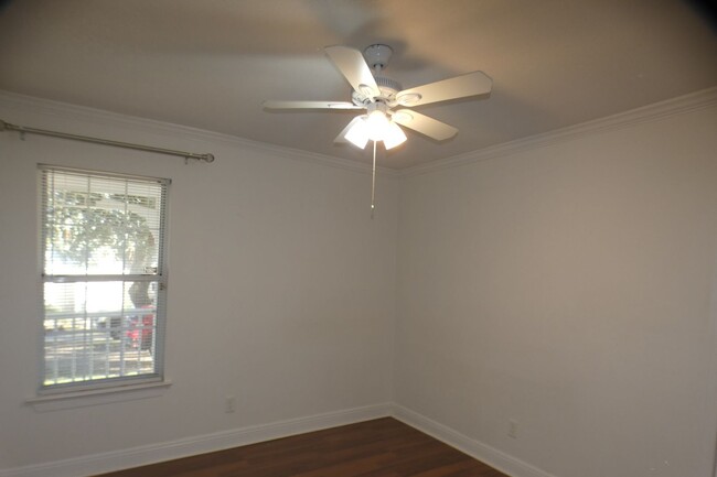 Building Photo - Great Duplex Available in Pensacola