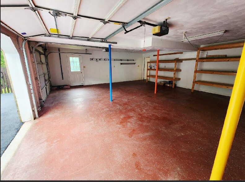 Building Photo - 39 Valleyview Cir