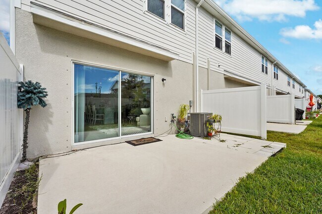 Building Photo - Beautifull Furnished Townhome - Nokomis - ...