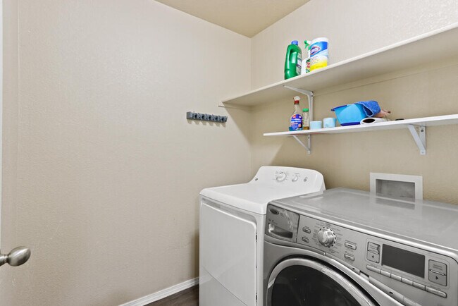 Building Photo - 845 Villa Seca Dr