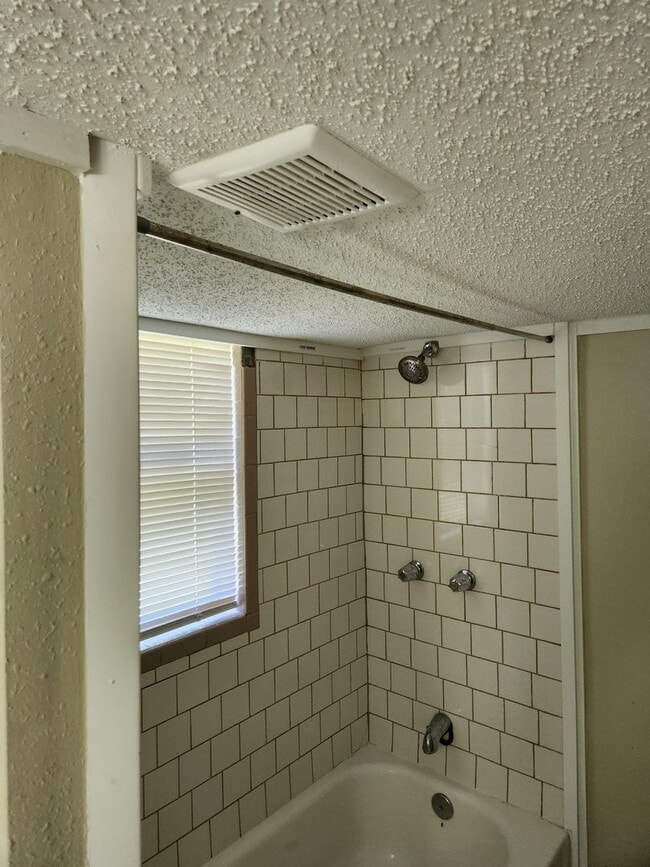 Building Photo - 201 Kinkaid St