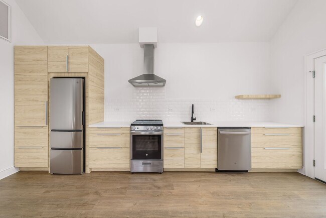 Building Photo - Knott House