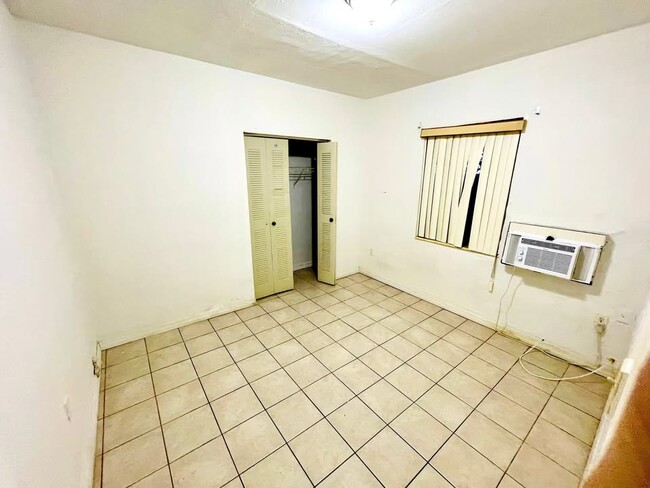 Building Photo - 1445 NW 16th Ave