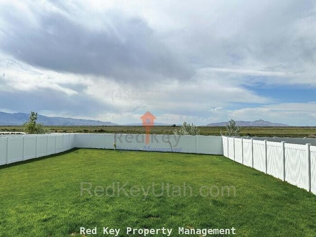 Building Photo - Osprey Dr. Single Family Home