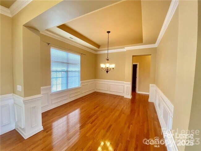 Building Photo - 407 Ranelagh Dr