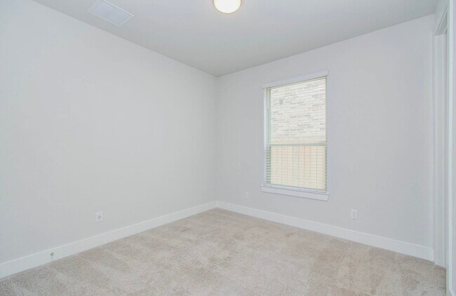 Building Photo - 14910 Mossycup Spur Wy