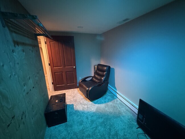 Building Photo - 546 Alaska Frontage Rd