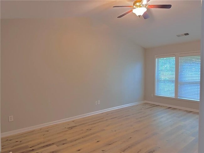 Building Photo - 180 Finchley Dr