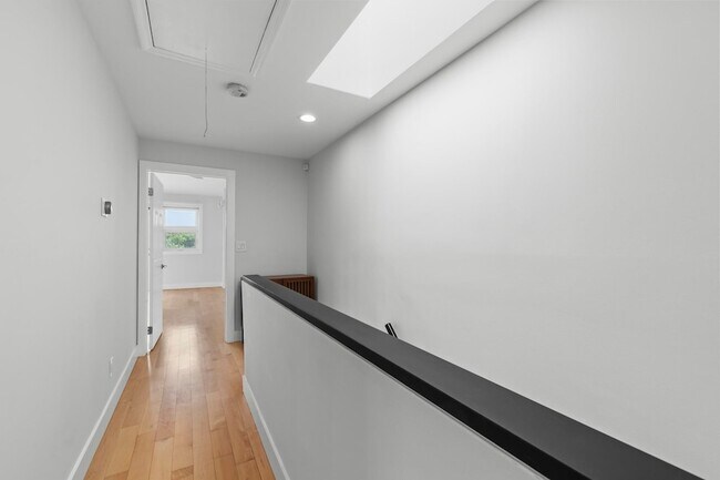 Building Photo - 6 Grand Cove Way