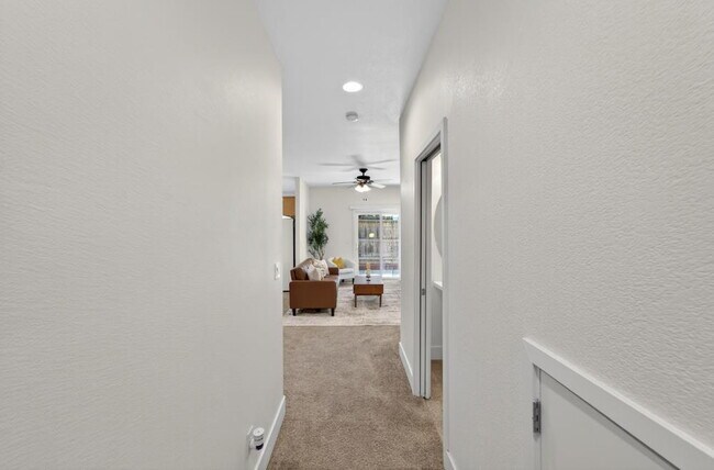 Building Photo - Charming 3-Bed Home in Sacramento with 2.5 Baths