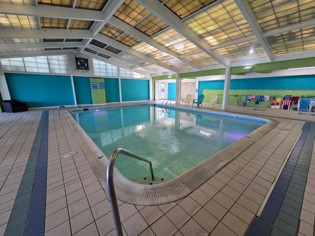 Building Photo - DOLPHIN RUN CONDOMINIUM