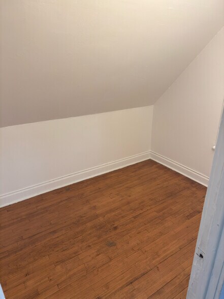 Building Photo - 2224 N Kenneth Ave